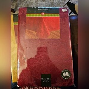 NWT Bed Bath And Beyond Holiday Joy Oblong Tablecloth